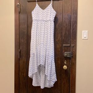 Pretty high low dress 🤍